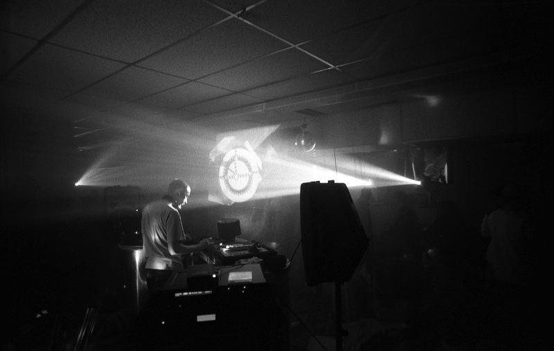 rave-96-3-9-4_21a.jpg